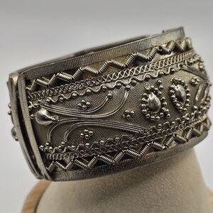 Unique Mideastern Design Silver Plated Hinged Bangle Bracelet